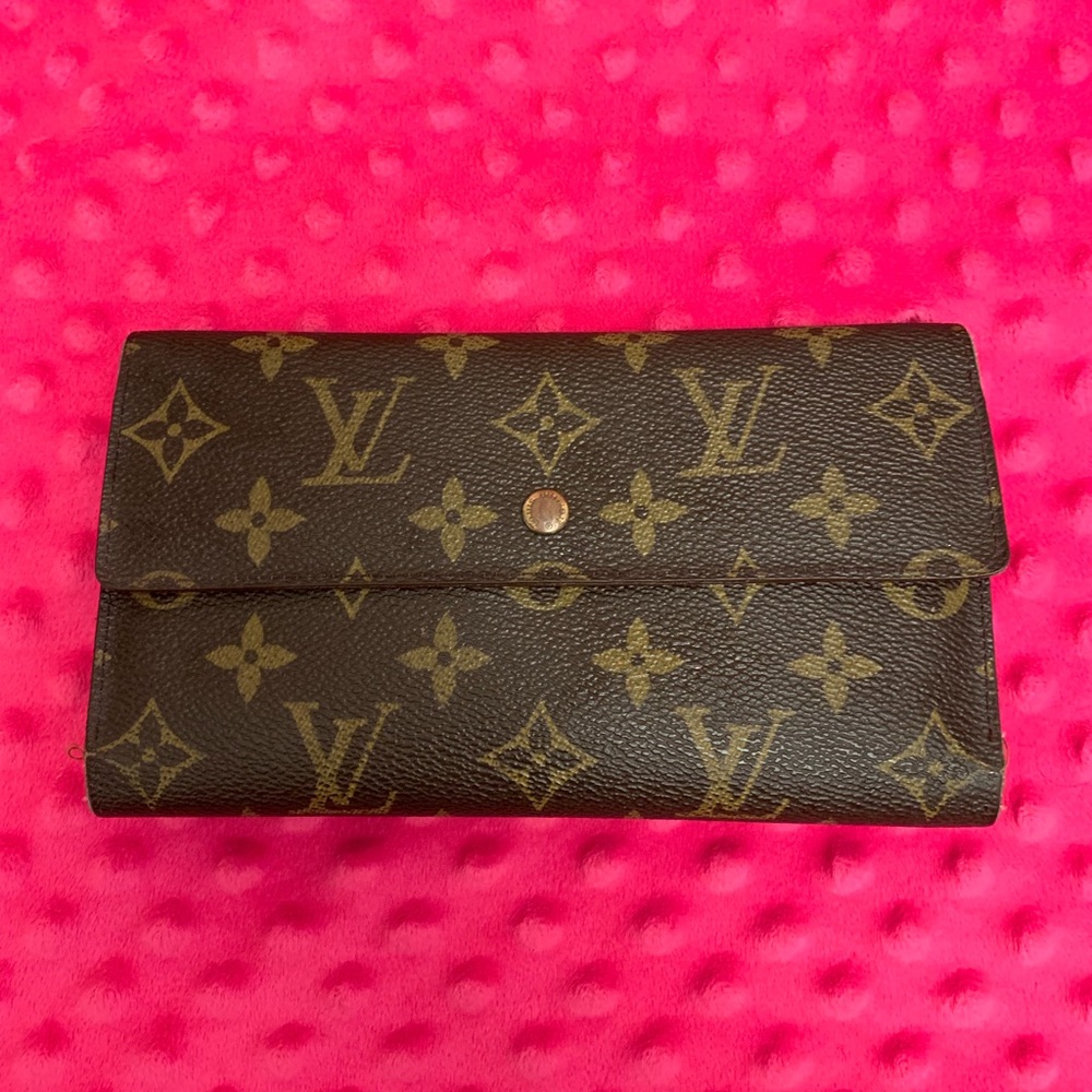 Women’s Louis Vuitton wallet
